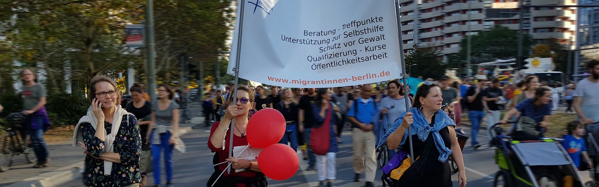 Die Mitfrauen des Forums Migrantinnen Berlin bei einer Demonstration